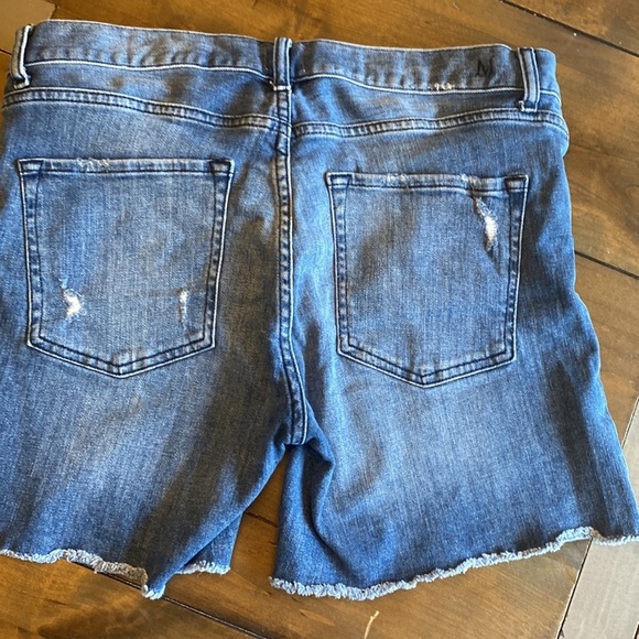 Distressed Denim Shorts Madison light wash summer casual size 6 - Picture 4 of 7